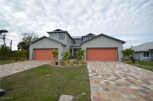 8581 Agate St in Port Charlotte, FL - Building Photo