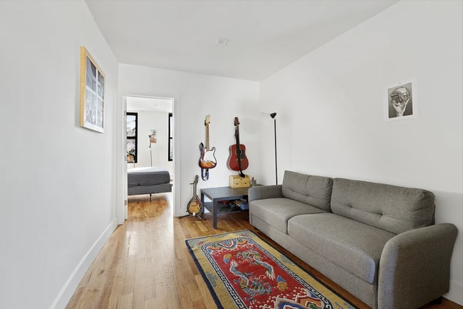 277 Starr St, Unit 2L in Brooklyn, NY - Building Photo - Building Photo