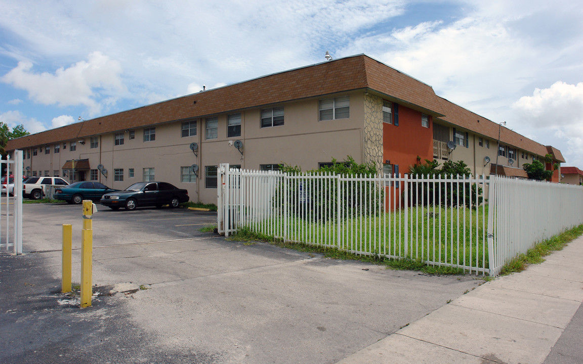 Parkway House Apartments in Miami, FL - Foto de edificio