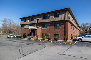 65 Log St in Manchester, NH - Building Photo
