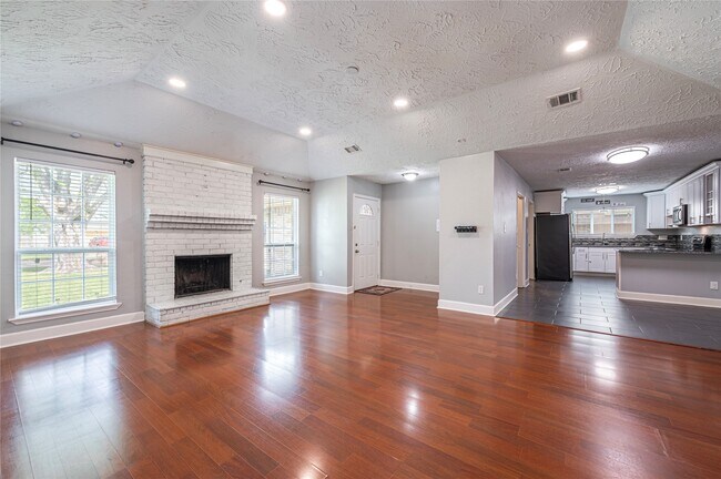 407 Juniper Ct in Stafford, TX - Building Photo - Building Photo