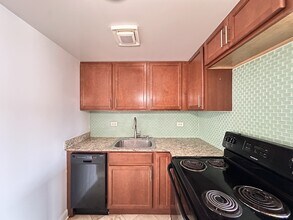 7628 N Milwaukee Ave, Unit A3 in Niles, IL - Building Photo - Building Photo