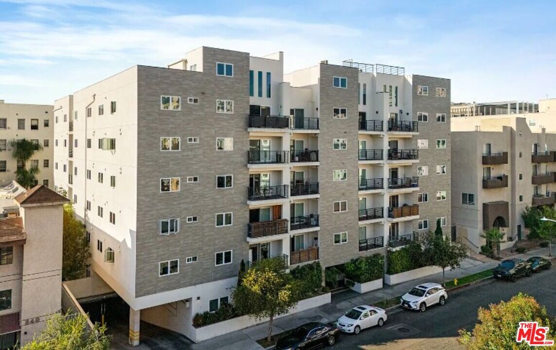 837 Harvard Blvd-Unit -212 in Los Angeles, CA - Building Photo