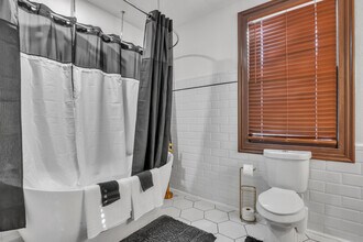 51 E 4th St, Unit Room 1 in Jacksonville, FL - Building Photo - Building Photo