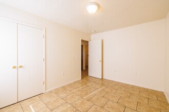 Taylor Ridge Apartments in Albuquerque, NM - Building Photo - Building Photo