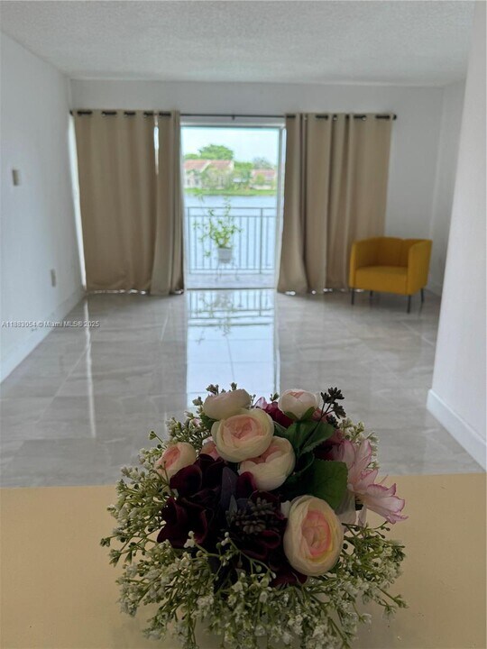 9363 Fontainebleau Blvd in Miami, FL - Building Photo