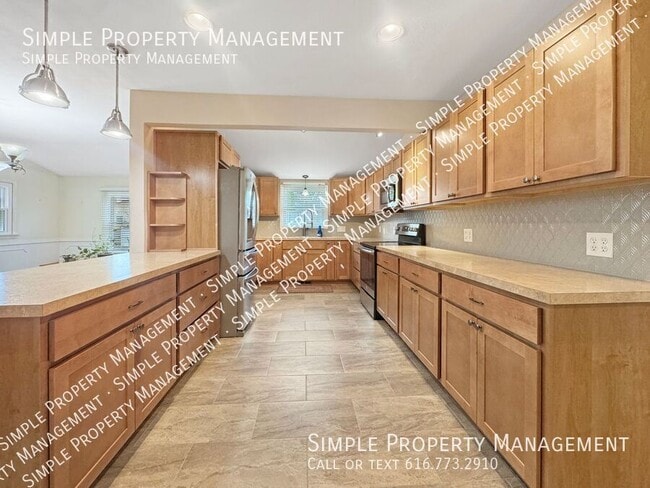 5352 Queensbury Dr SE in Kentwood, MI - Building Photo - Building Photo