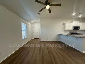 11507 Mackenzie Wy in Yukon, OK - Building Photo - Building Photo