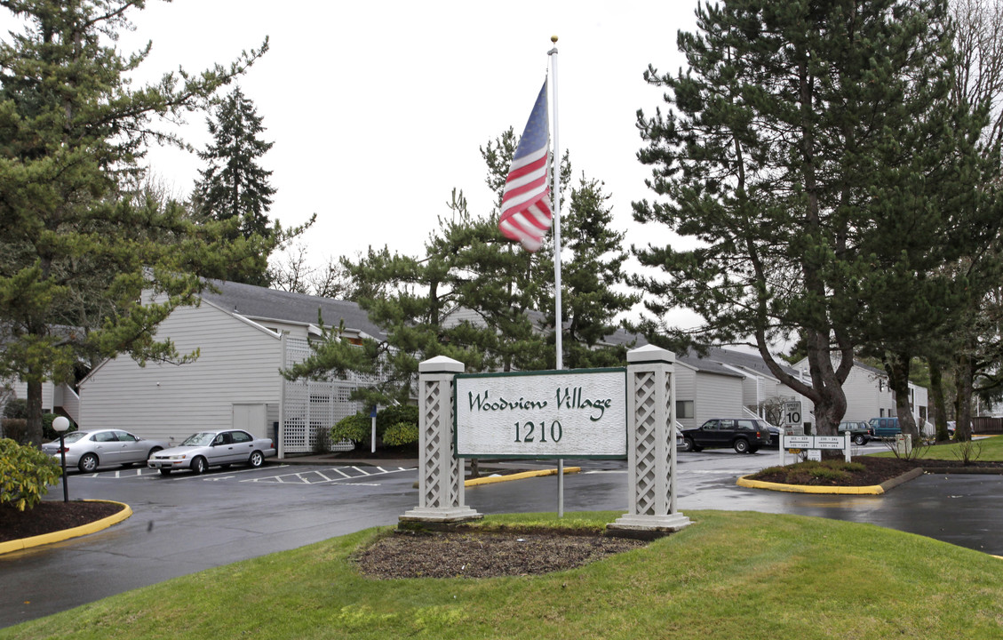 Woodview Village in Newberg, OR - Building Photo