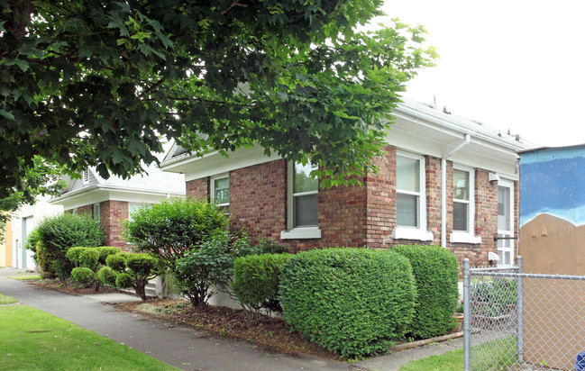 Bungalow Court in Tacoma, WA - Building Photo - Building Photo