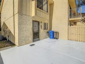 9027 Pebble Creek Dr in Tampa, FL - Building Photo - Building Photo