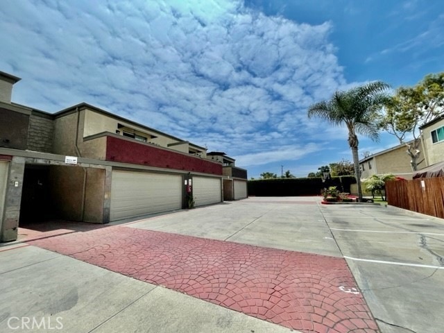 17181 Elm Lane, Unit 6 in Huntington Beach, CA - Building Photo