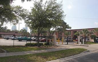 Oakhurst Square II in Tampa, FL - Building Photo - Building Photo