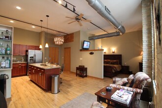 1017 S 2nd St-Unit -300 in Milwaukee, WI - Building Photo - Building Photo