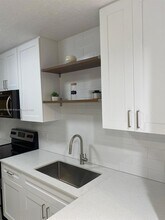 8411 Forest Hills Dr in Coral Springs, FL - Building Photo - Building Photo