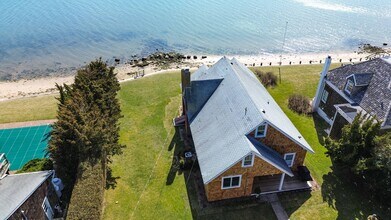 6 Bay Rd in Southampton, NY - Building Photo - Building Photo