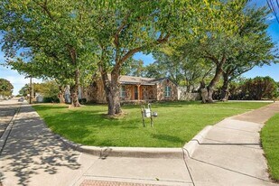 322 NE 29th St in Grand Prairie, TX - Building Photo