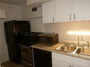 300 Peachtree St NE in Atlanta, GA - Building Photo - Building Photo