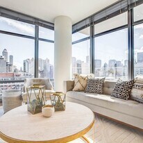 320w W Chestnut St in Chicago, IL - Building Photo