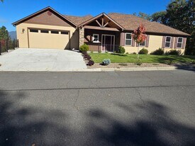 2231 SE Linden Ln in Grants Pass, OR - Building Photo