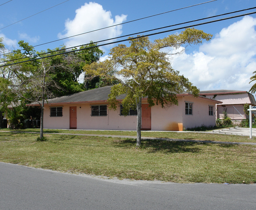 50-56 SE 13th St in Dania Beach, FL - Building Photo