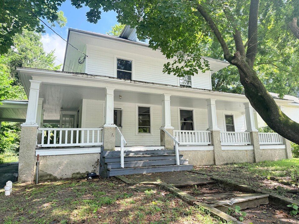 303 E 6th St in Laurel, DE - Building Photo