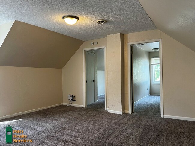 423 NE Taylor St in Minneapolis, MN - Building Photo - Building Photo