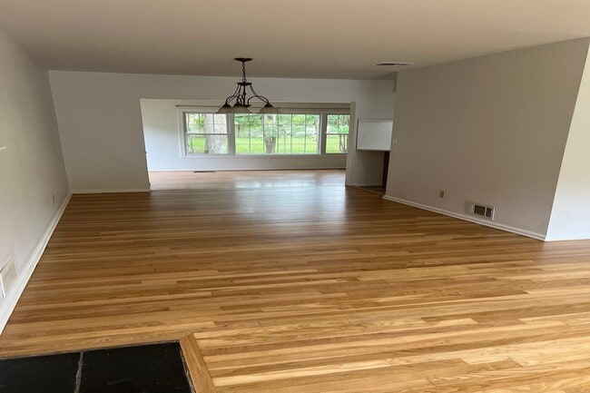 10 Gwynne Ct in Closter, NJ - Building Photo - Building Photo
