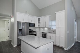 125 Charles Pond Dr in Coram, NY - Building Photo - Building Photo