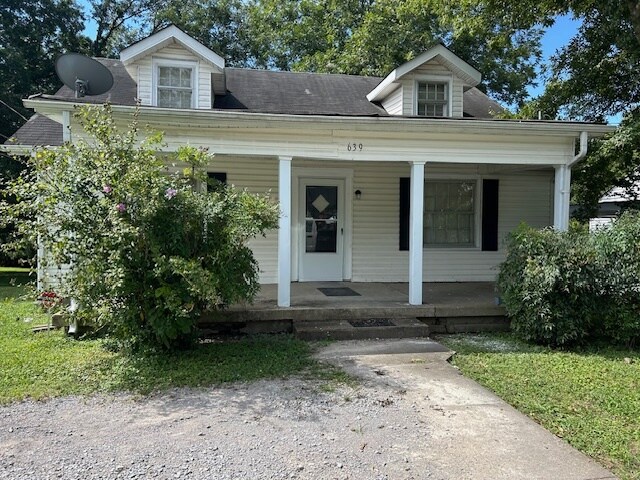 639 E Jefferson St in Pulaski, TN - Building Photo