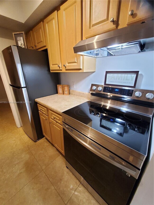 5628 Rock Island Rd in Tamarac, FL - Building Photo - Building Photo