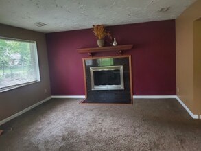 25501 Edgecliff Dr in Euclid, OH - Building Photo - Building Photo