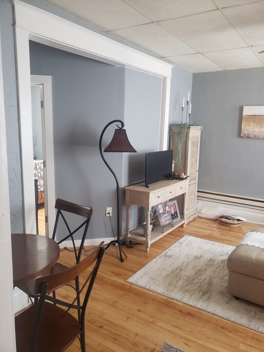 9 Main St, Unit H in Black River Falls, WI - Foto de edificio