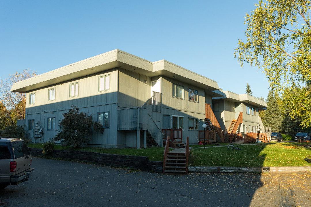 C&J Apartments in Anchorage, AK - Foto de edificio