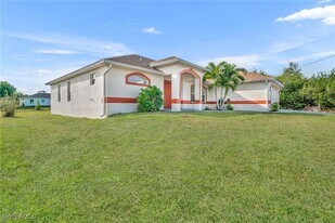 1402 Fred Ave S in Lehigh Acres, FL - Building Photo