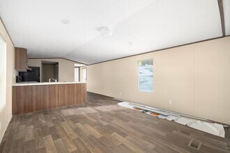 100 Burrow Ln in Elizabethton, TN - Building Photo - Building Photo