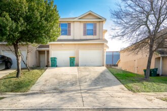 10806 Mathom Landing in Universal City, TX - Building Photo - Building Photo