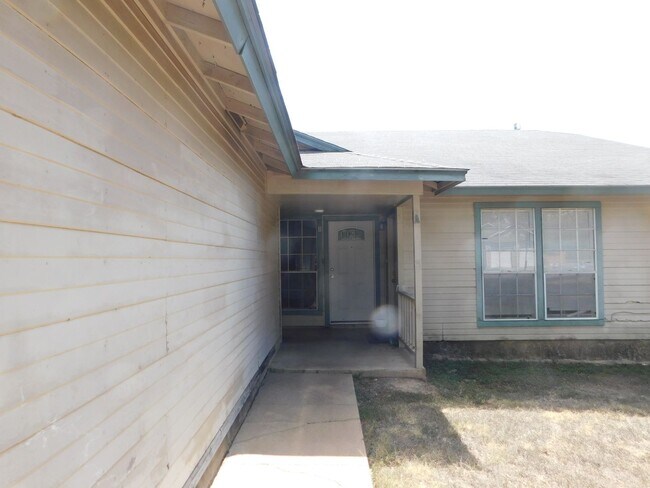 12003 Arrowwood Dr in Austin, TX - Building Photo - Building Photo
