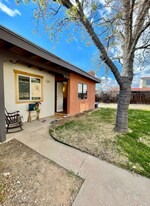 811 Cll Saragosa in Santa Fe, NM - Building Photo