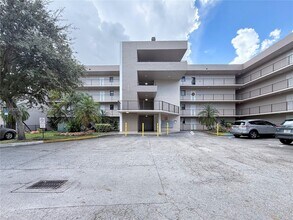 8500 NW 8th St in Miami, FL - Building Photo - Building Photo