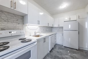 Hager Creek in Burlington, ON - Building Photo