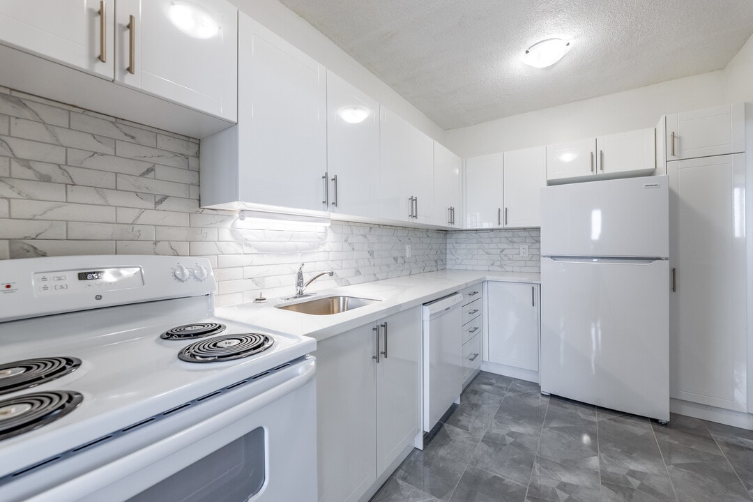 Hager Creek in Burlington, ON - Building Photo