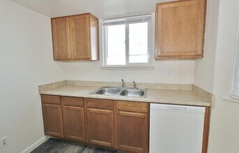 527 N Moffatt Ave in Emmett, ID - Building Photo - Building Photo