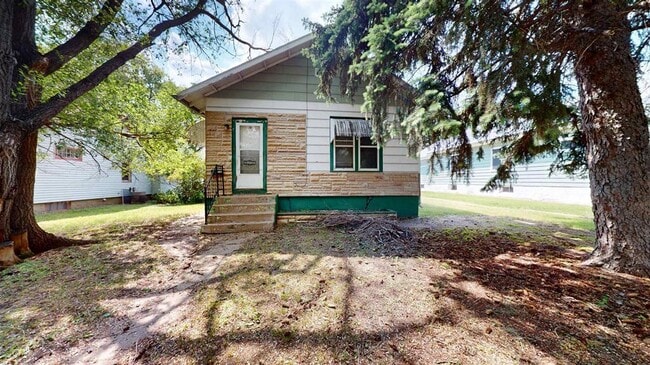 property at 721 5th St NE