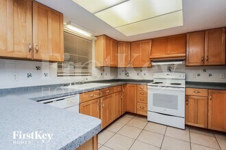 2390 Meadow Ln in Kissimmee, FL - Foto de edificio - Building Photo