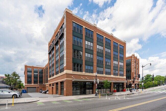716 Monroe St NE in Washington, DC - Foto de edificio - Building Photo