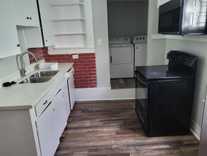 4609 Broadway Avenue J in Galveston, TX - Building Photo - Building Photo