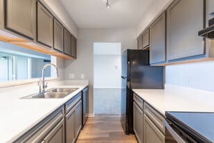 The Lake Shore Apartments in Ypsilanti, MI - Building Photo