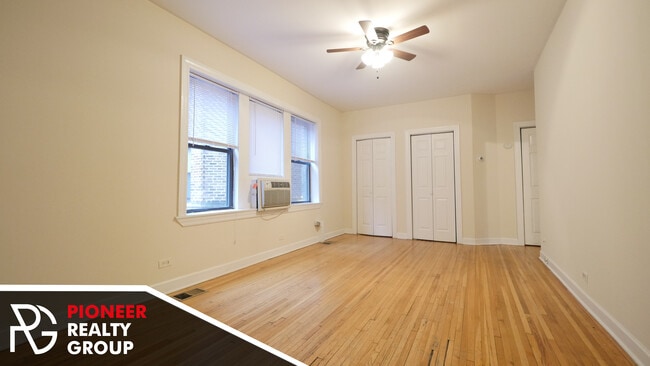 3732 N Pine Grove Ave in Chicago, IL - Building Photo - Building Photo