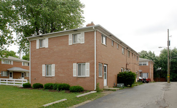 North Meadows Townhomes in Columbus, OH - Building Photo - Building Photo